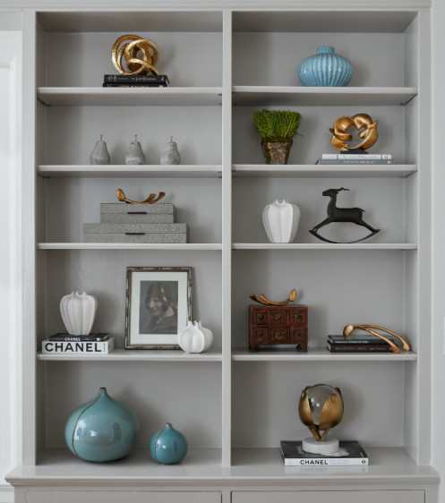 built-in-shelf-with-accessories